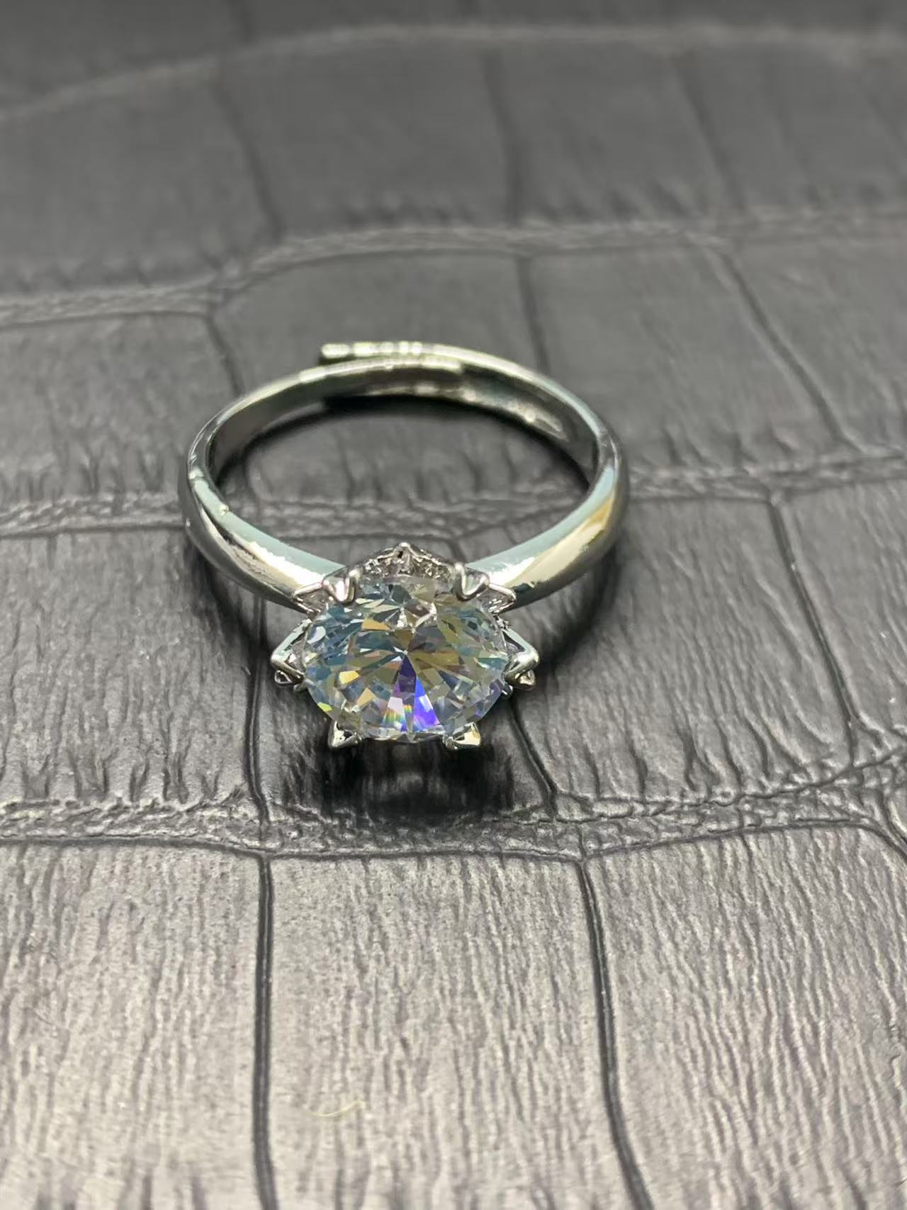 臻选戒指 经典时尚百搭戒指HF79970