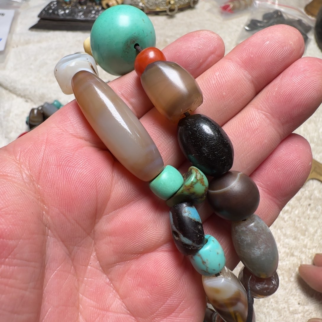 玛瑙/玉髓合金颈饰藏地回流。 