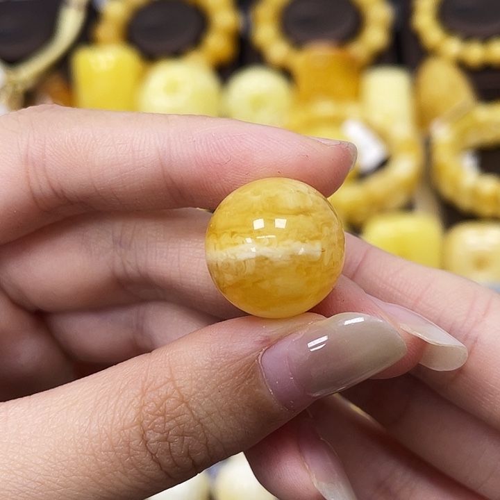 琥珀未镶嵌裸石17.3mm瑕 229