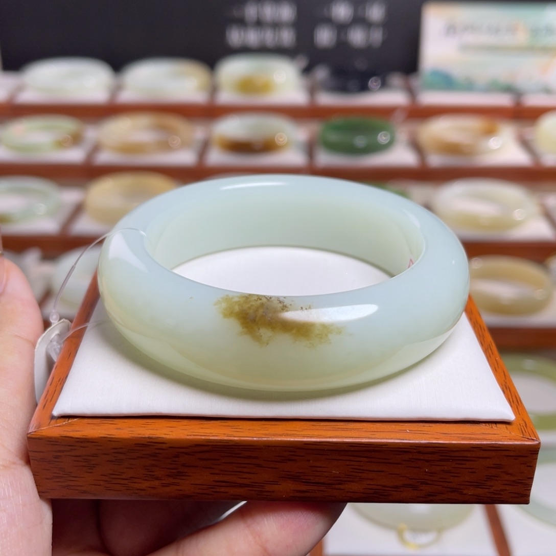 【闪购商品】未镶嵌手镯和田玉