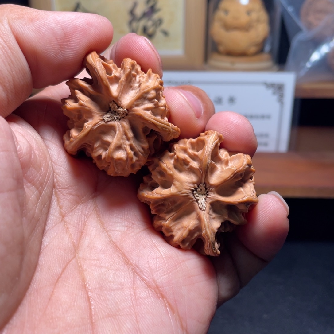 K***.把件文玩核桃盘山3棱