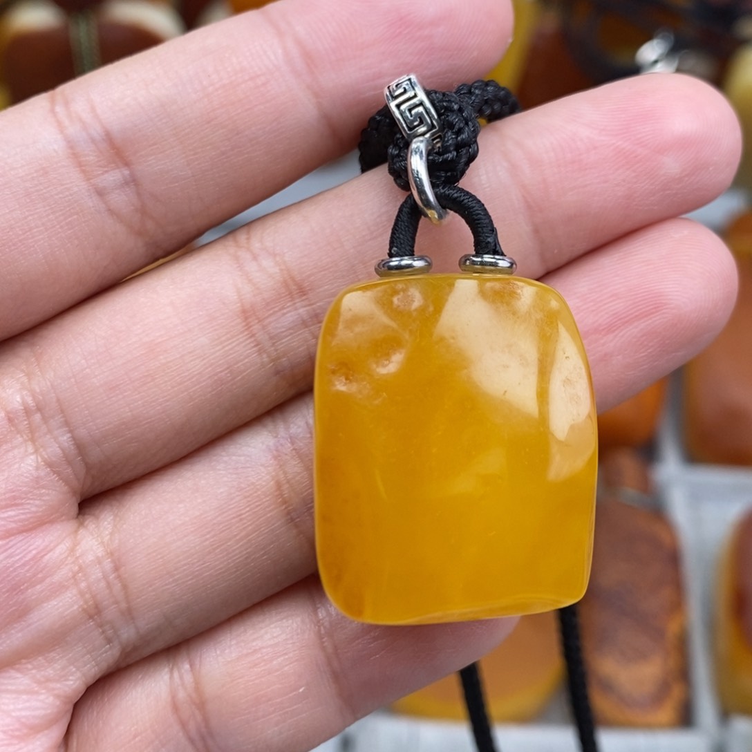 琥珀吊坠(赠链)未镶嵌