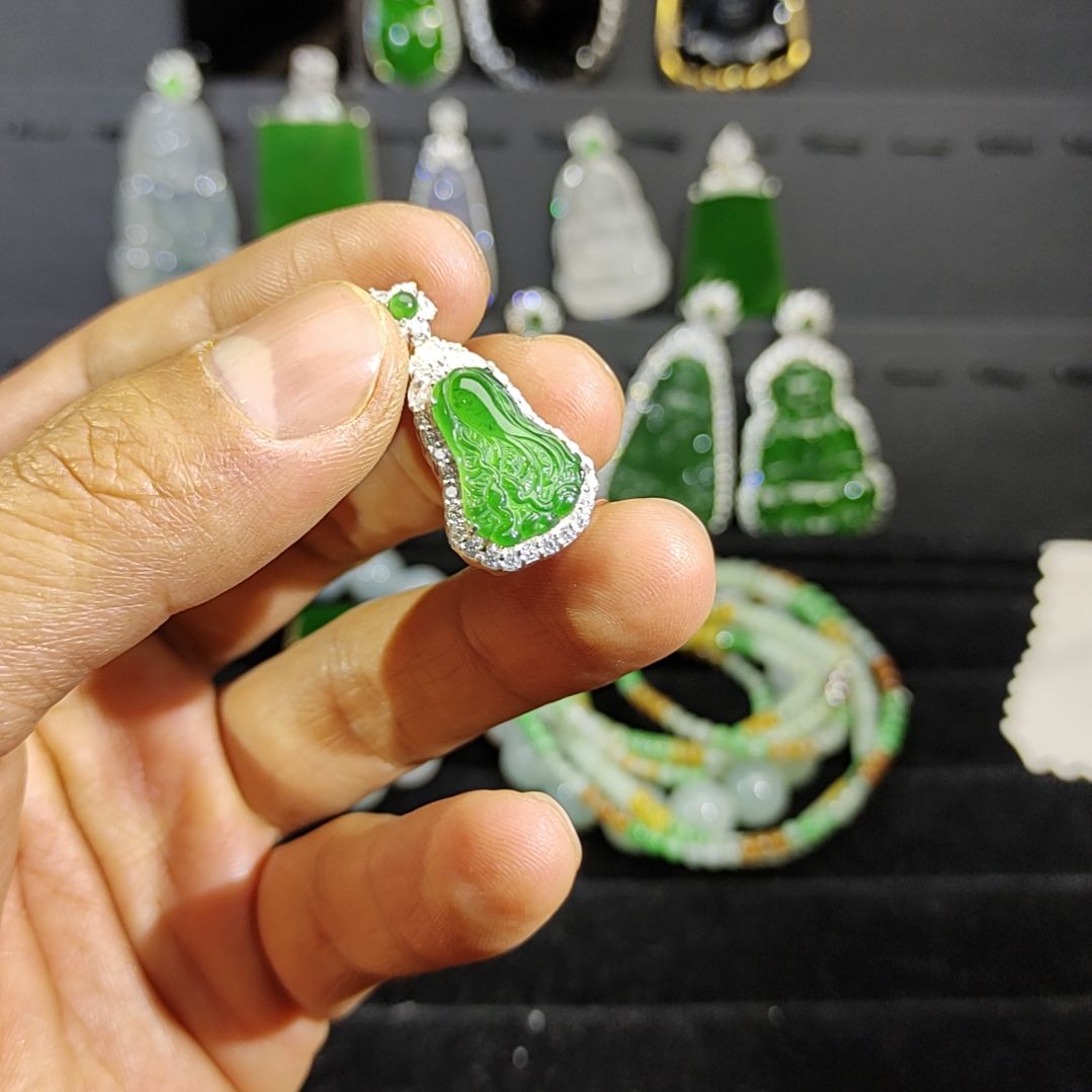 翡翠颈饰未镶嵌888888888888