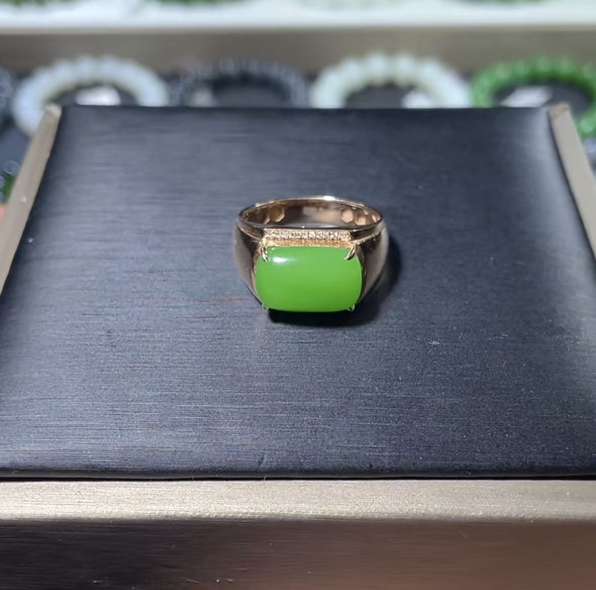 天然高端和田玉俄罗斯碧玉乌兰海色标级苹果绿戒指18k金镶嵌男戒