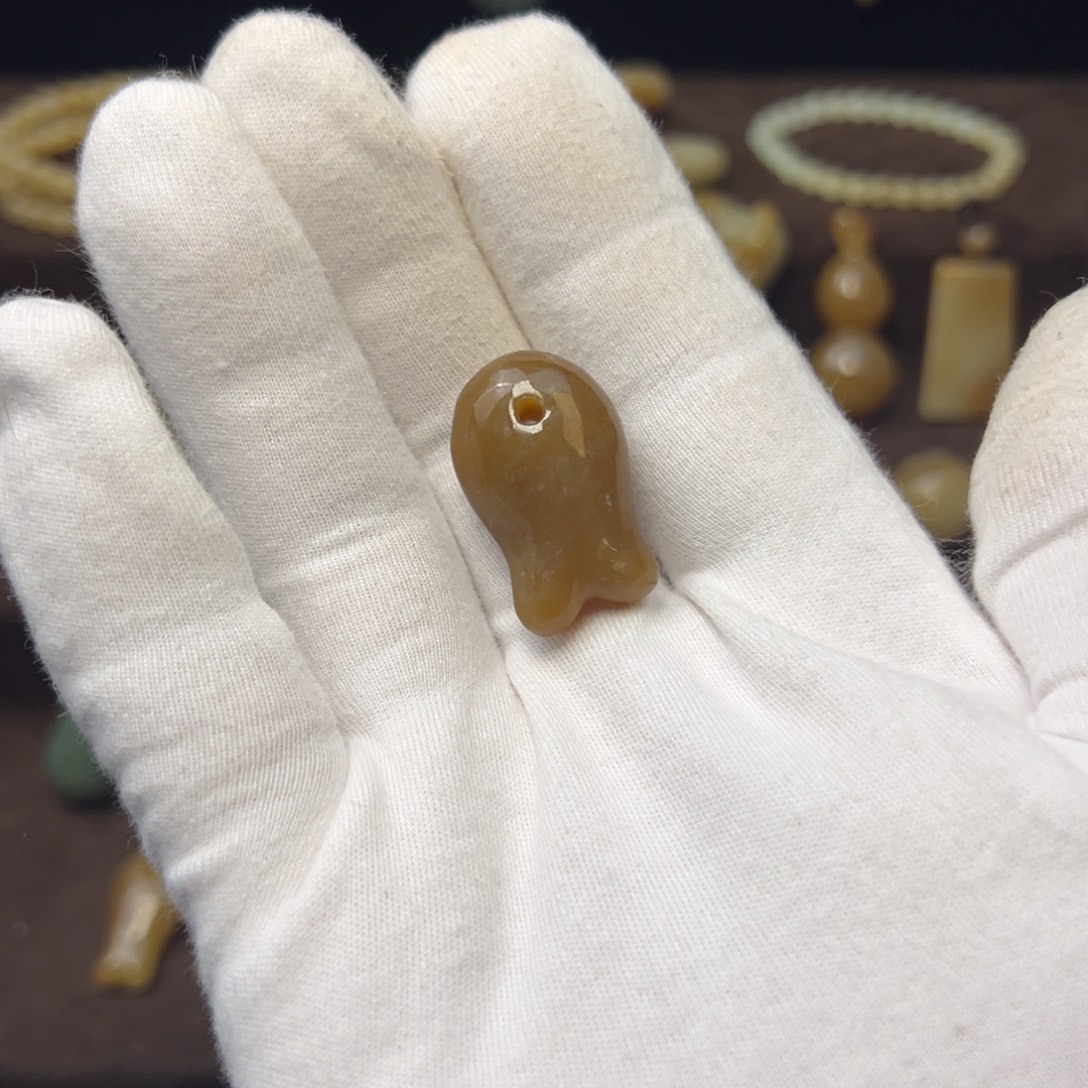 和田玉（糖玉）未镶嵌颈饰