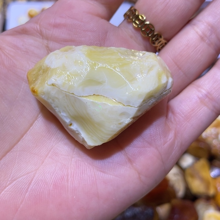 定制琥珀未镶嵌原石定制