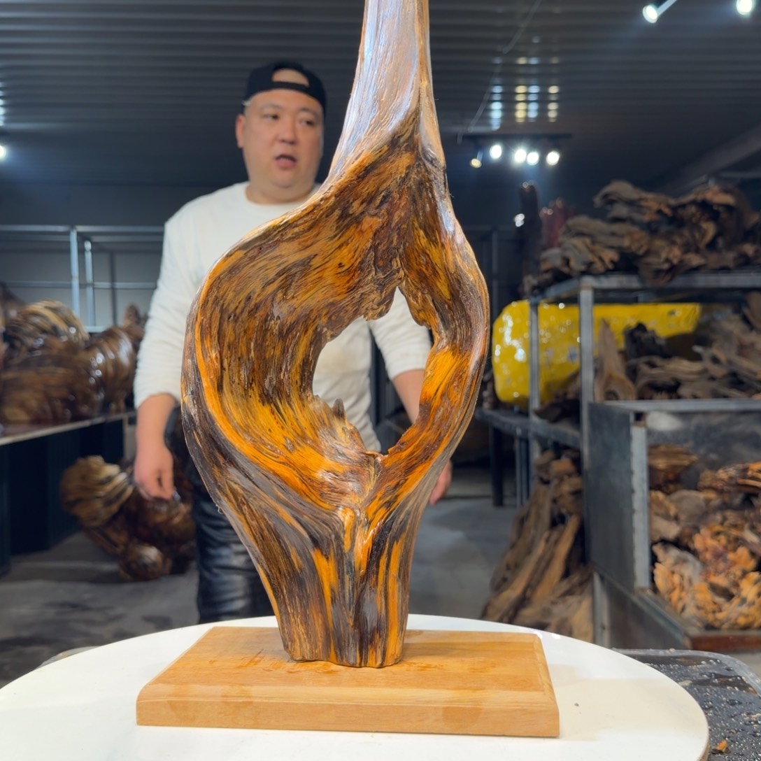 宿***司木王一刀琥珀木摆件B60