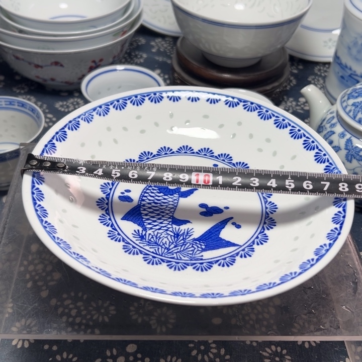 陶瓷青花玲珑7寸年年有鱼小盘子