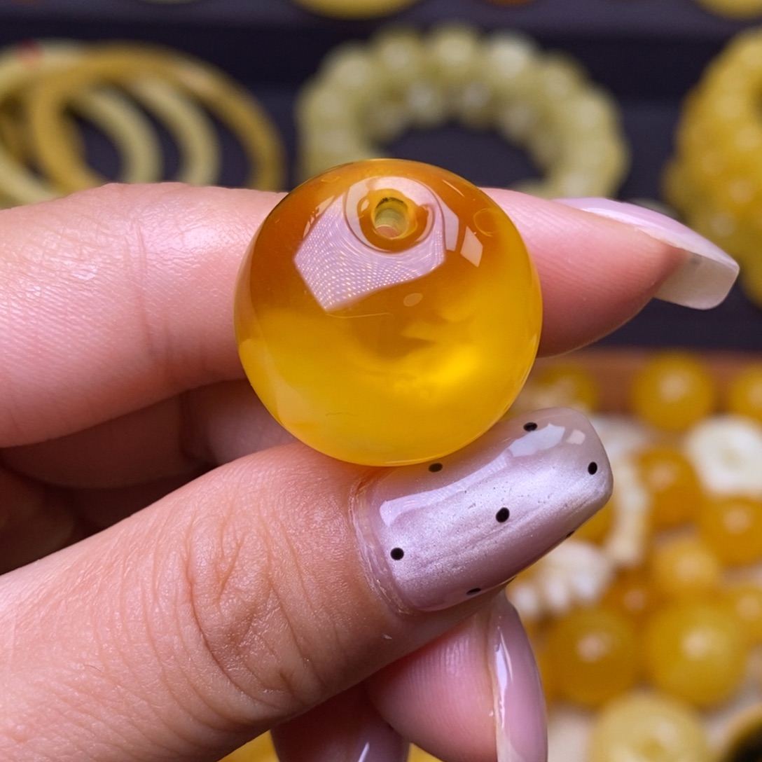 裸石琥珀未镶嵌扣子