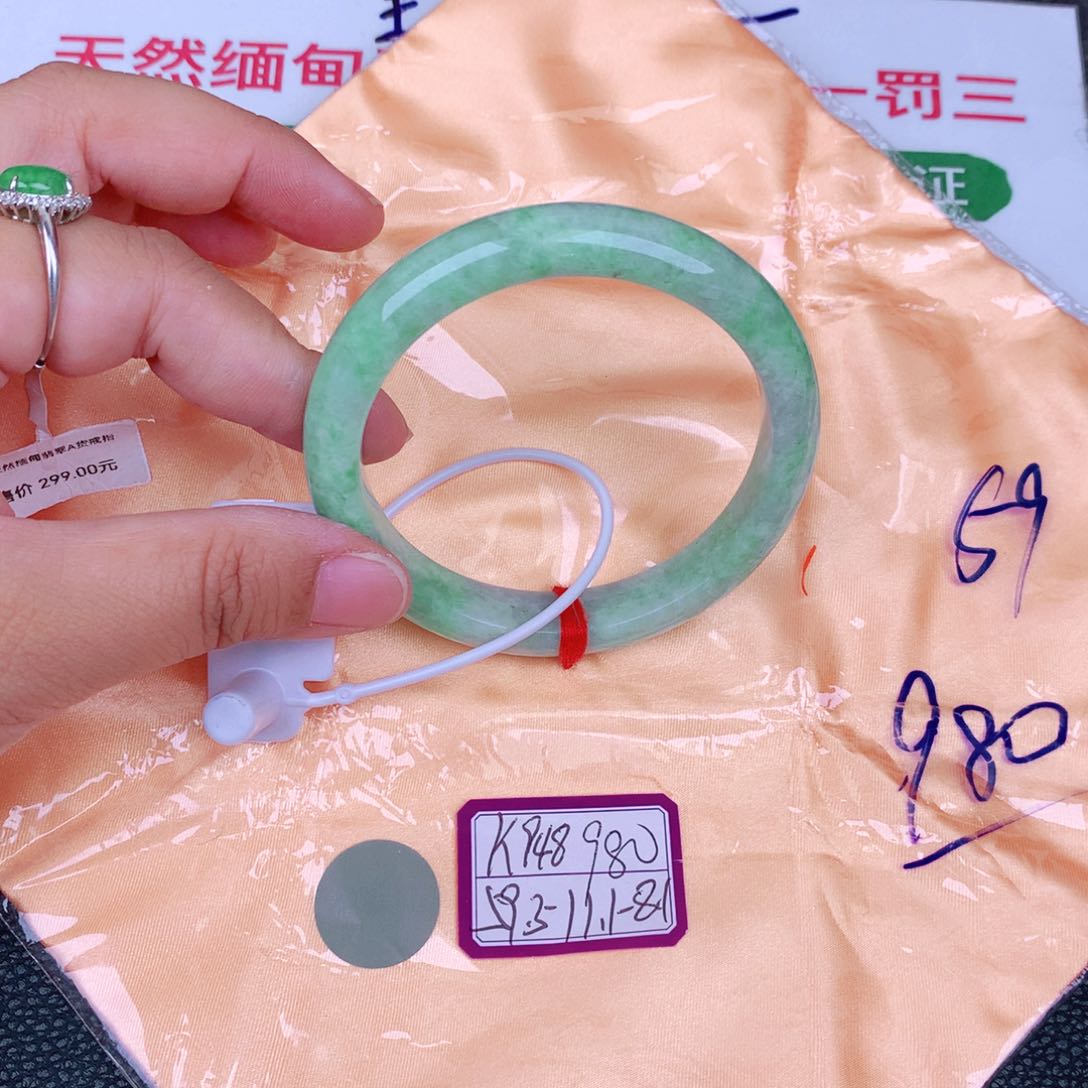 翡翠手镯未镶嵌缅甸翡翠