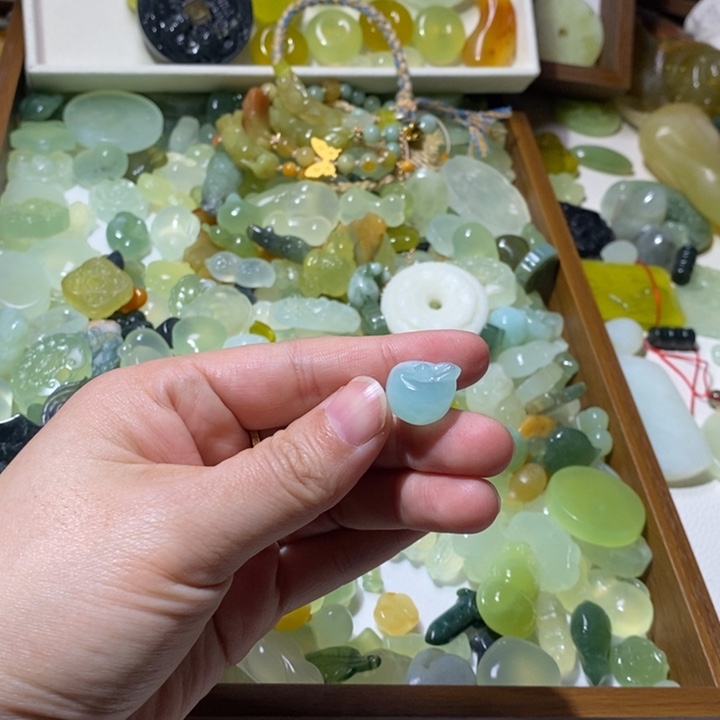 蛇纹石玉合金颈饰