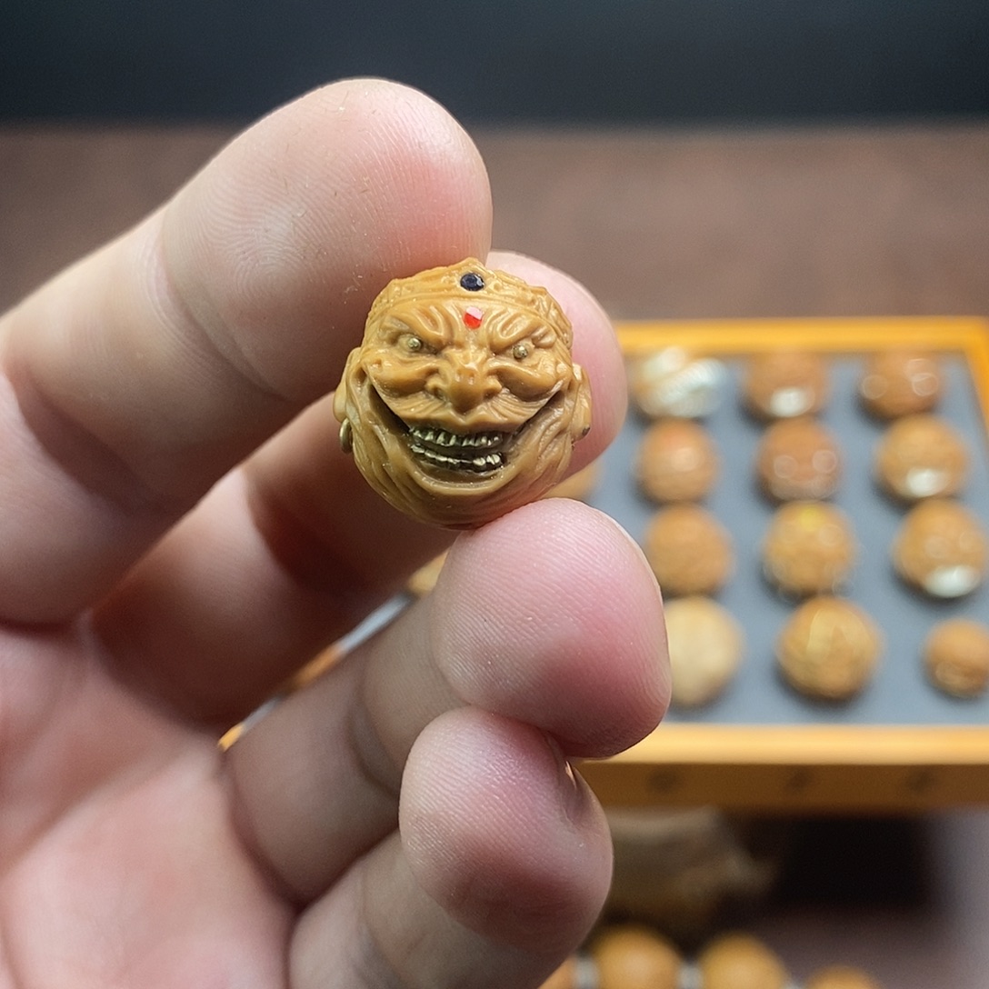 猴头单颗雕刻镶嵌皇冠恶僧