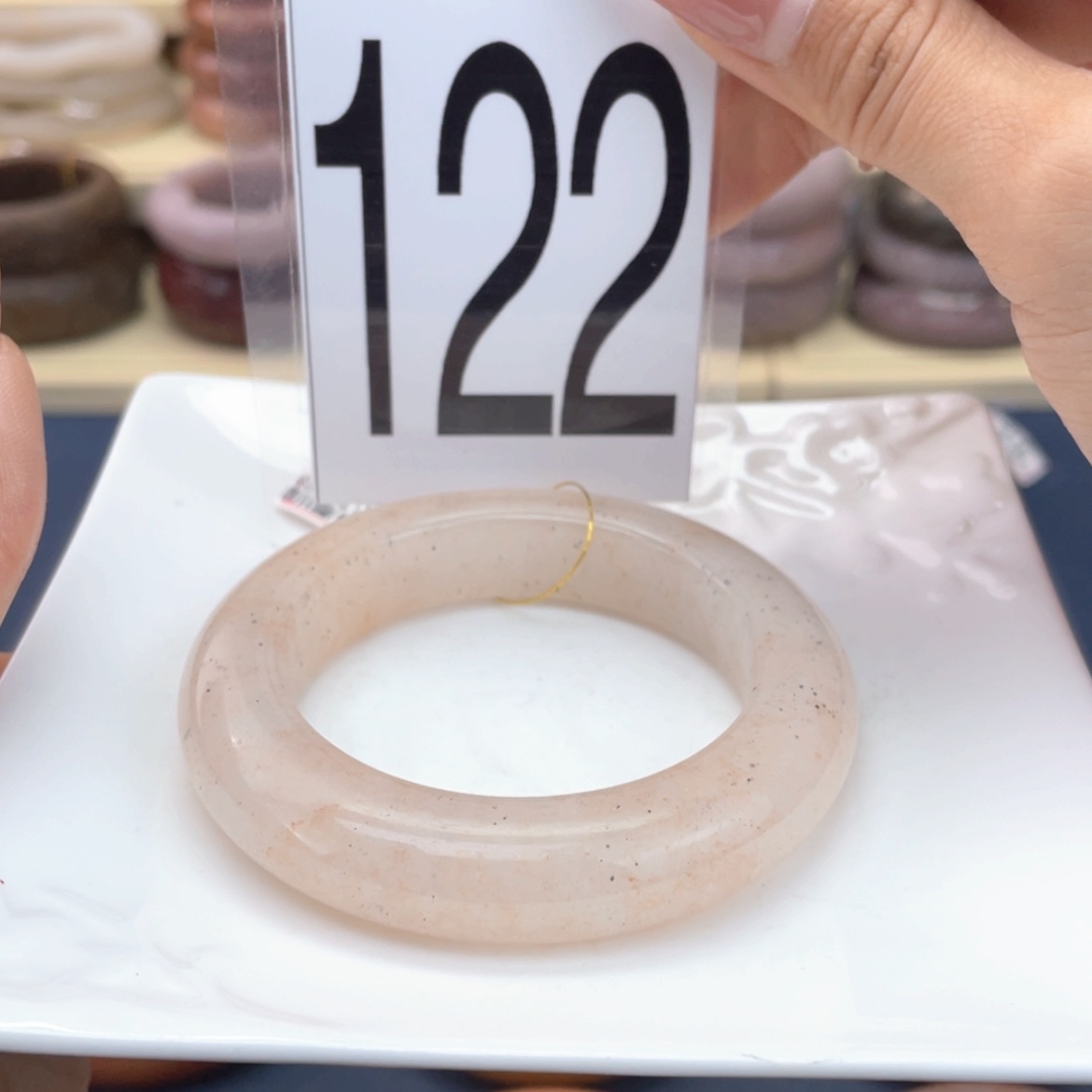 【闪购商品】石英质玉未镶嵌手镯