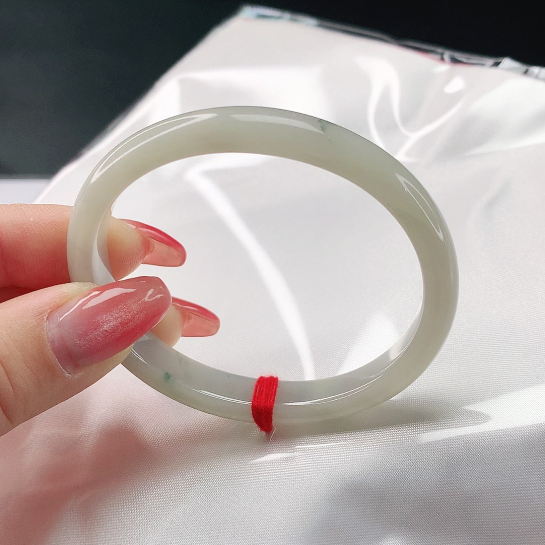 翡翠手镯未镶嵌翡翠076
