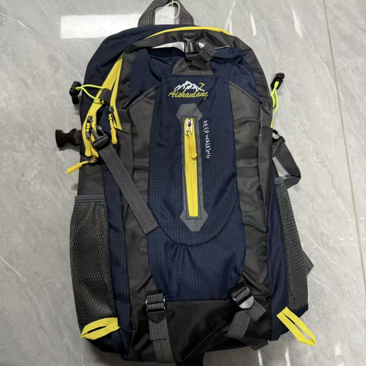 户外旅游双肩包包男生旅游轻便背包旅行上班通勤大学生书包