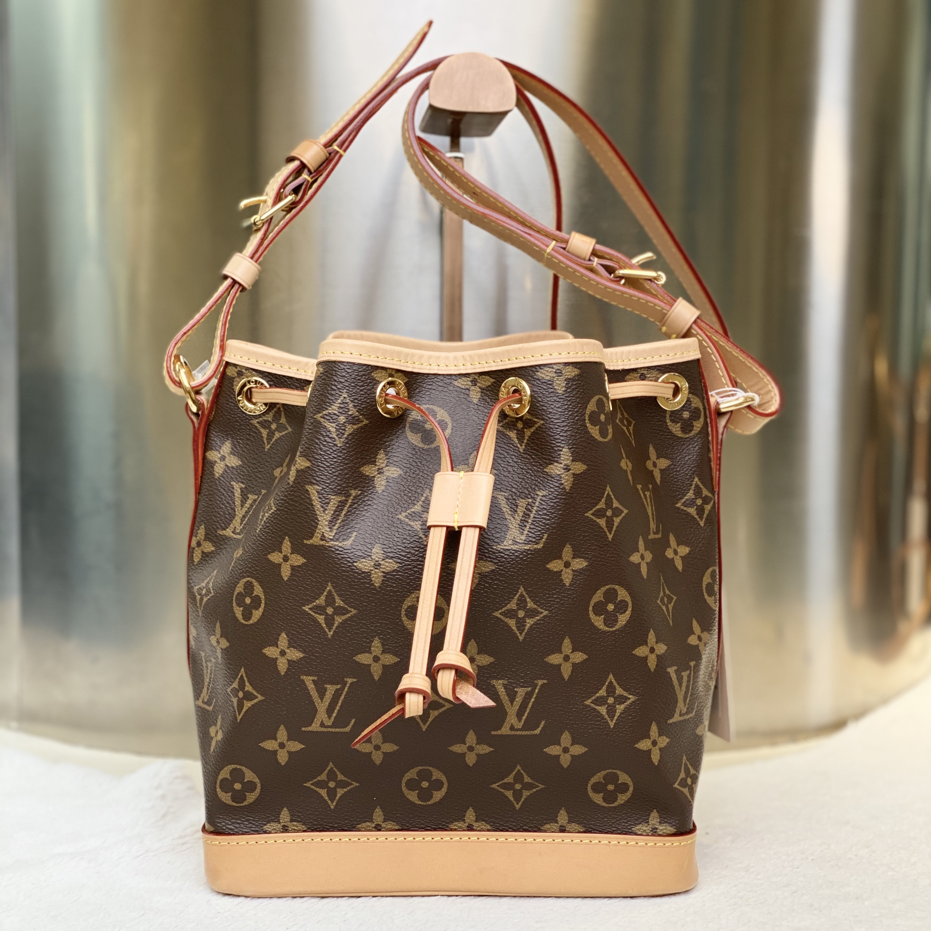 99新 LouisVuitton/路易威登 古有98新noe水桶抽绳bb斜挎包2148