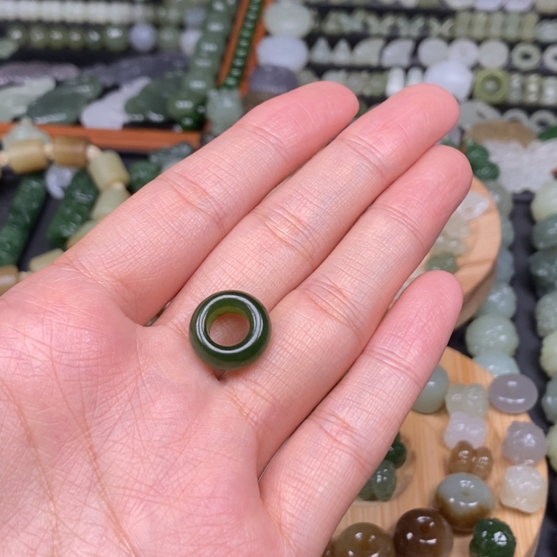 泓***锦和田玉未镶嵌颈饰