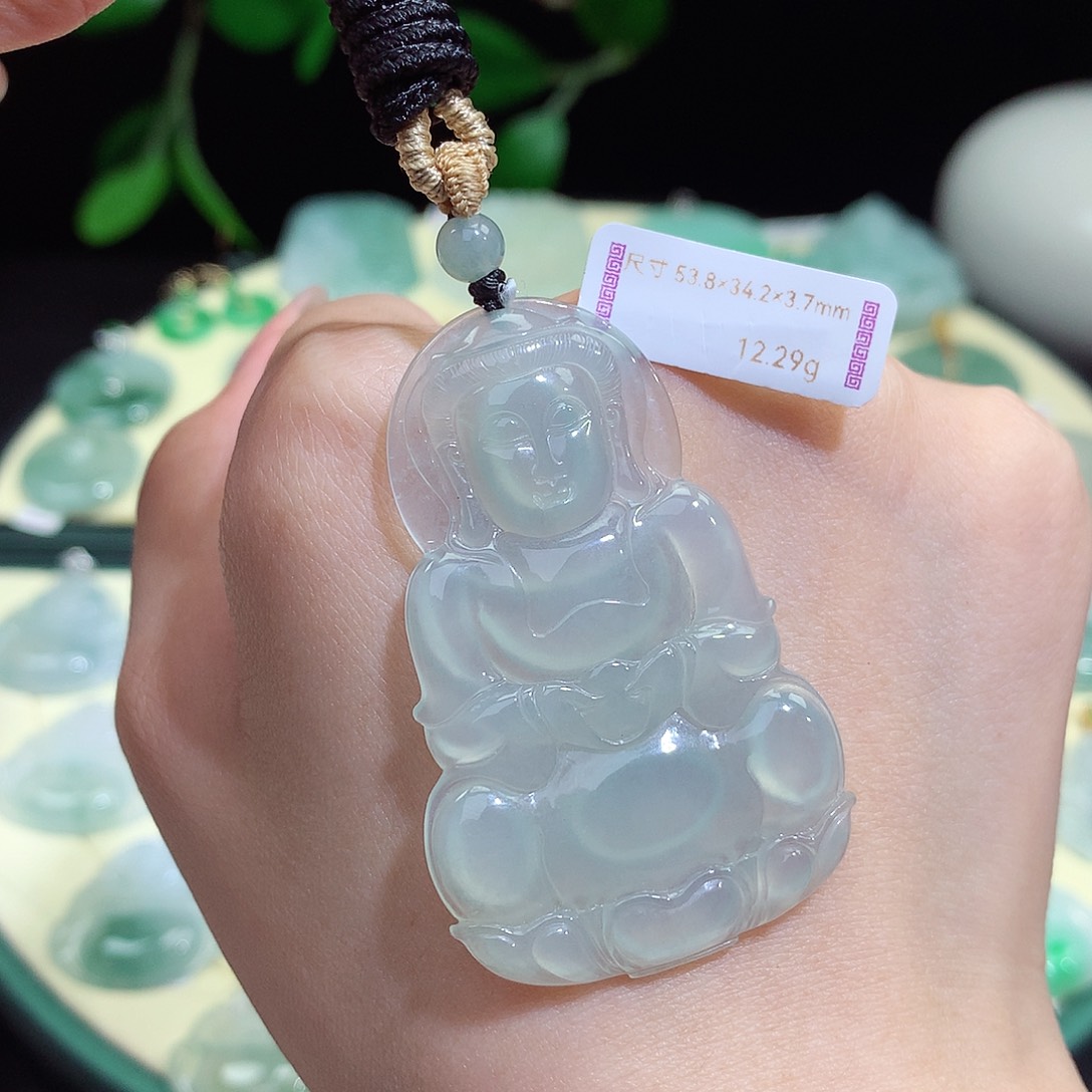 翡翠未镶嵌颈饰观音