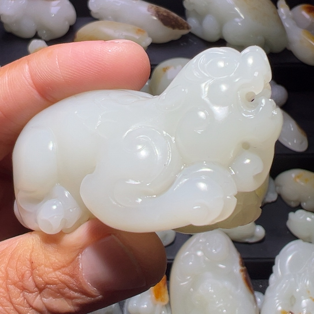 再***蓝和田玉未镶嵌颈饰