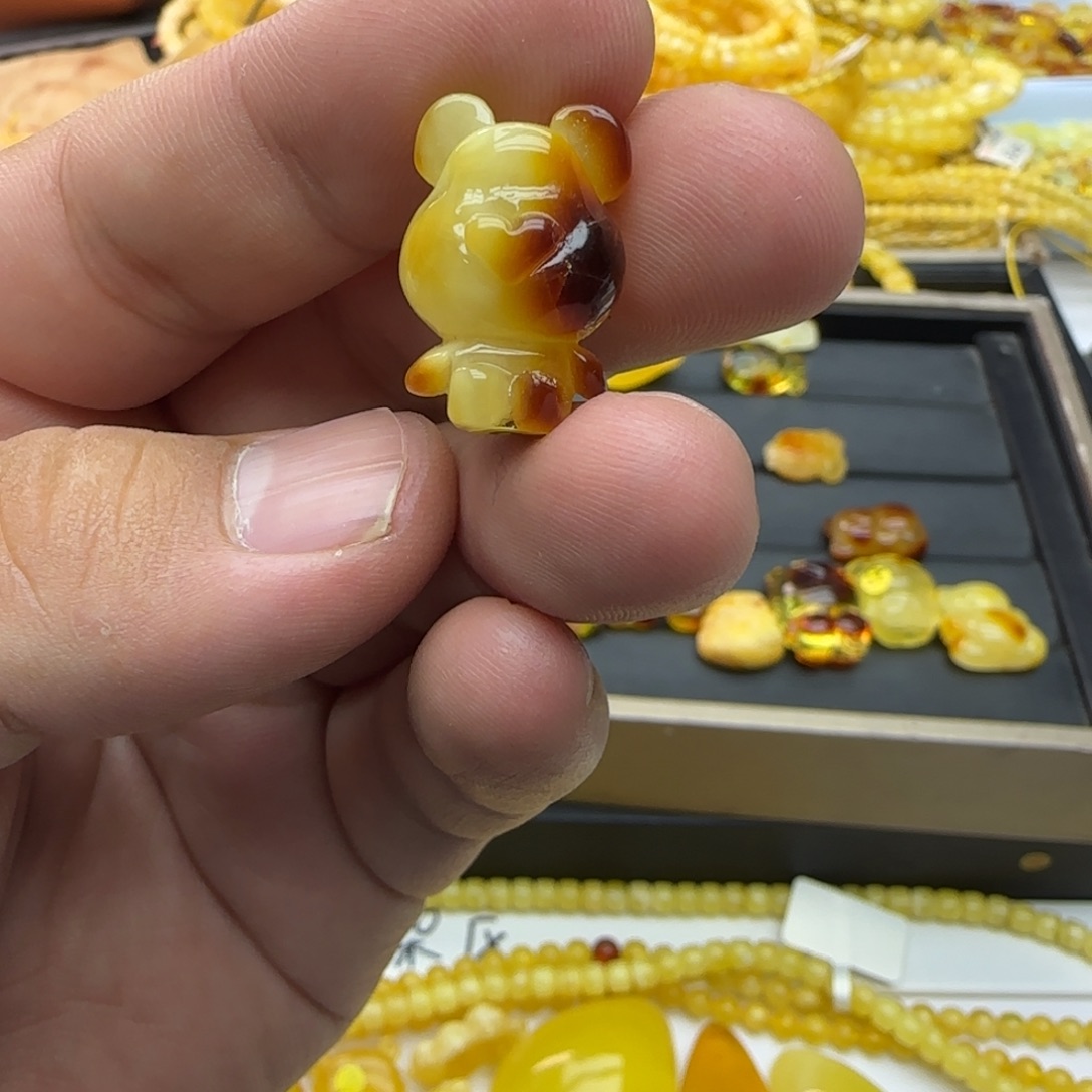 琥珀未镶嵌裸石1.89克