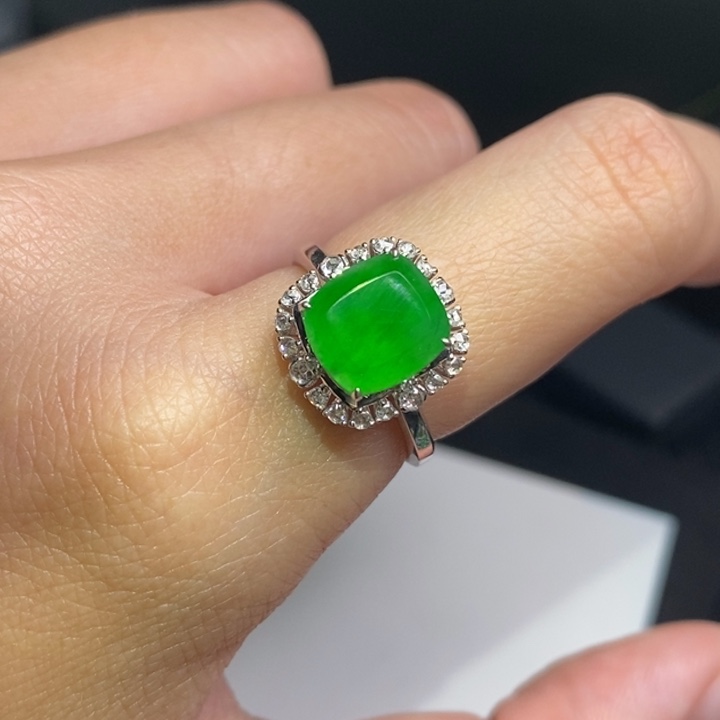 翡翠戒指18K金镶嵌方糖