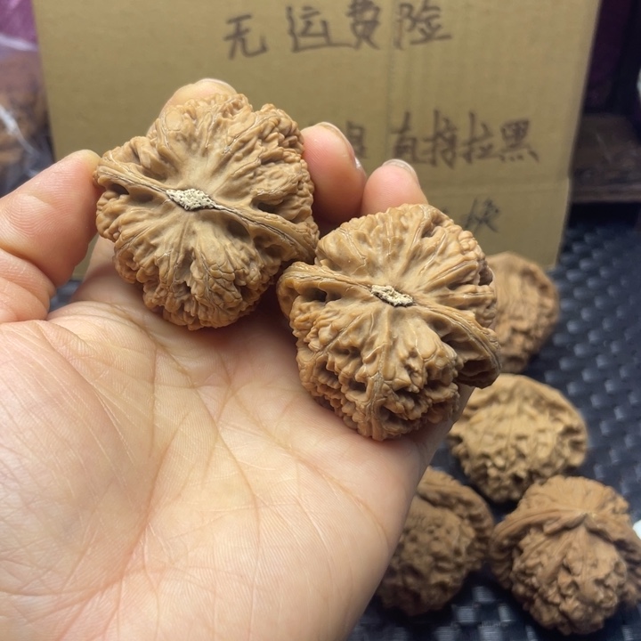 n***n文玩核桃吊坠粗筋不退不换