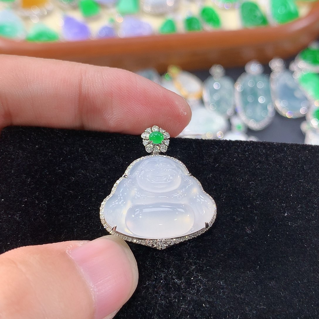 翡翠18K金镶嵌颈饰