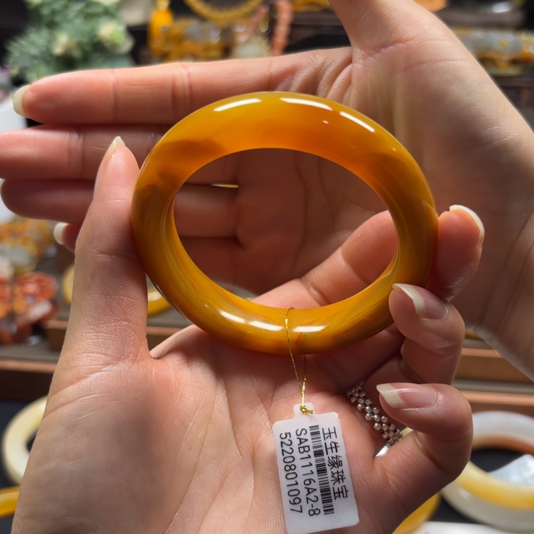 越***好石英质玉（黄龙玉）未镶嵌手镯