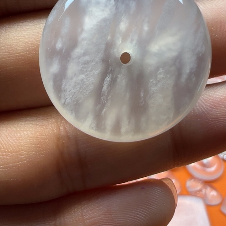 石英质玉未镶嵌颈饰