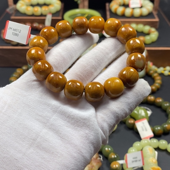 我***客透闪石质玉未镶嵌手链