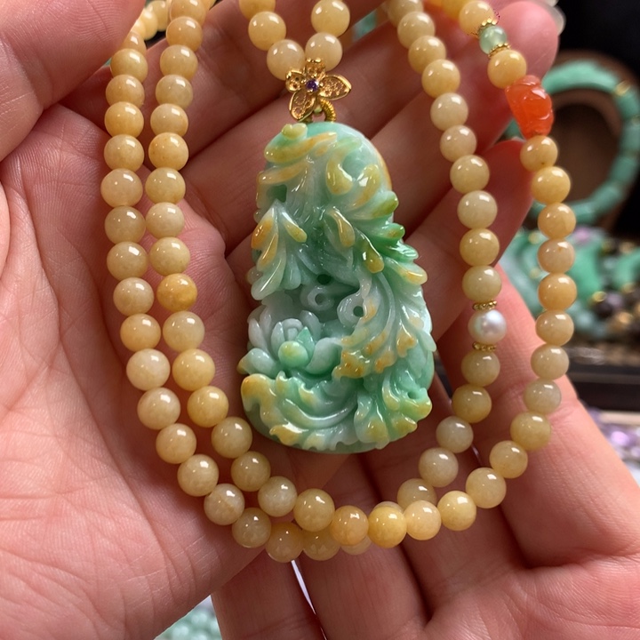 翡翠未镶嵌颈饰吊坠