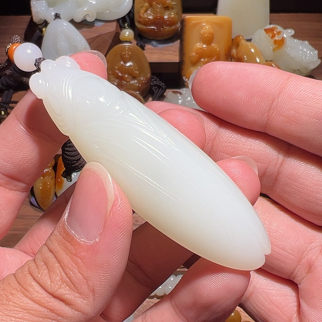 张****和田玉未镶嵌颈饰