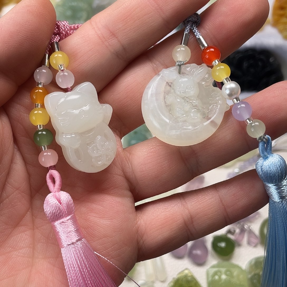 蛇纹石玉未镶嵌颈饰