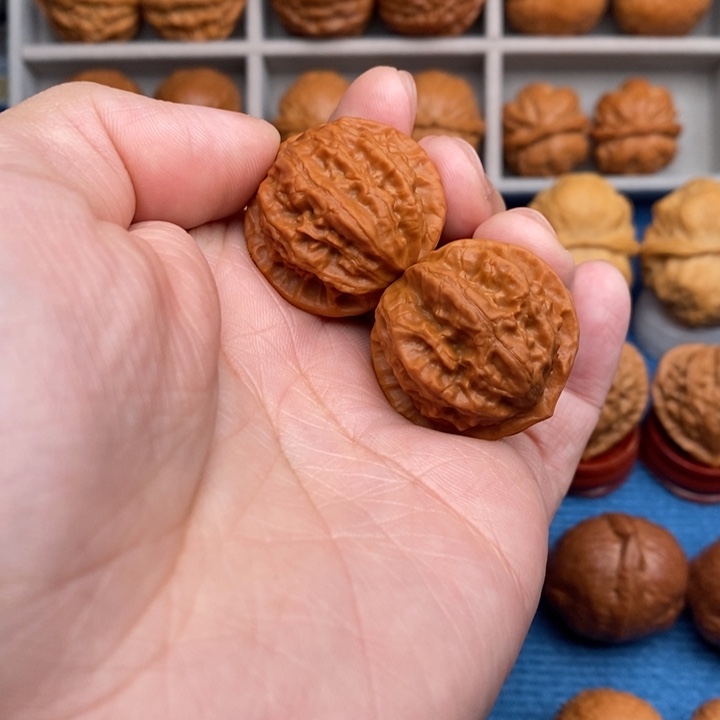 文玩核桃把件蝴蝶龙脊