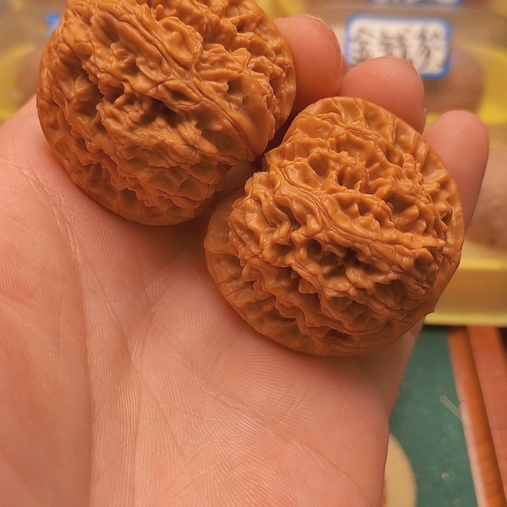 文玩核桃把件43粗筋爆肉水龙纹