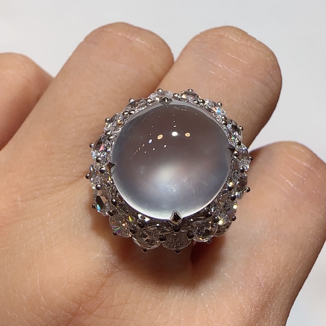 翡翠18K金镶嵌戒指蛋面