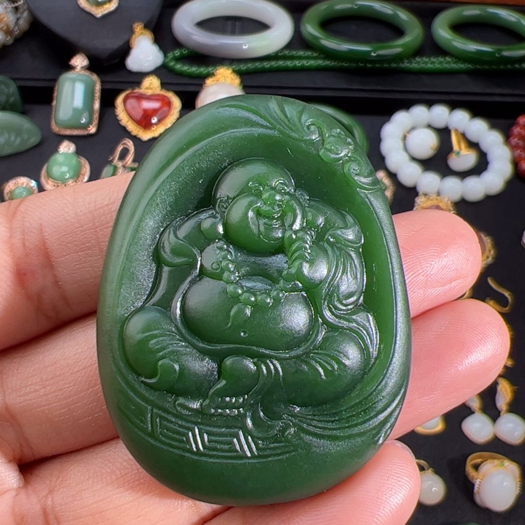 和田玉（碧玉）俄七菠菜绿佛公未镶嵌