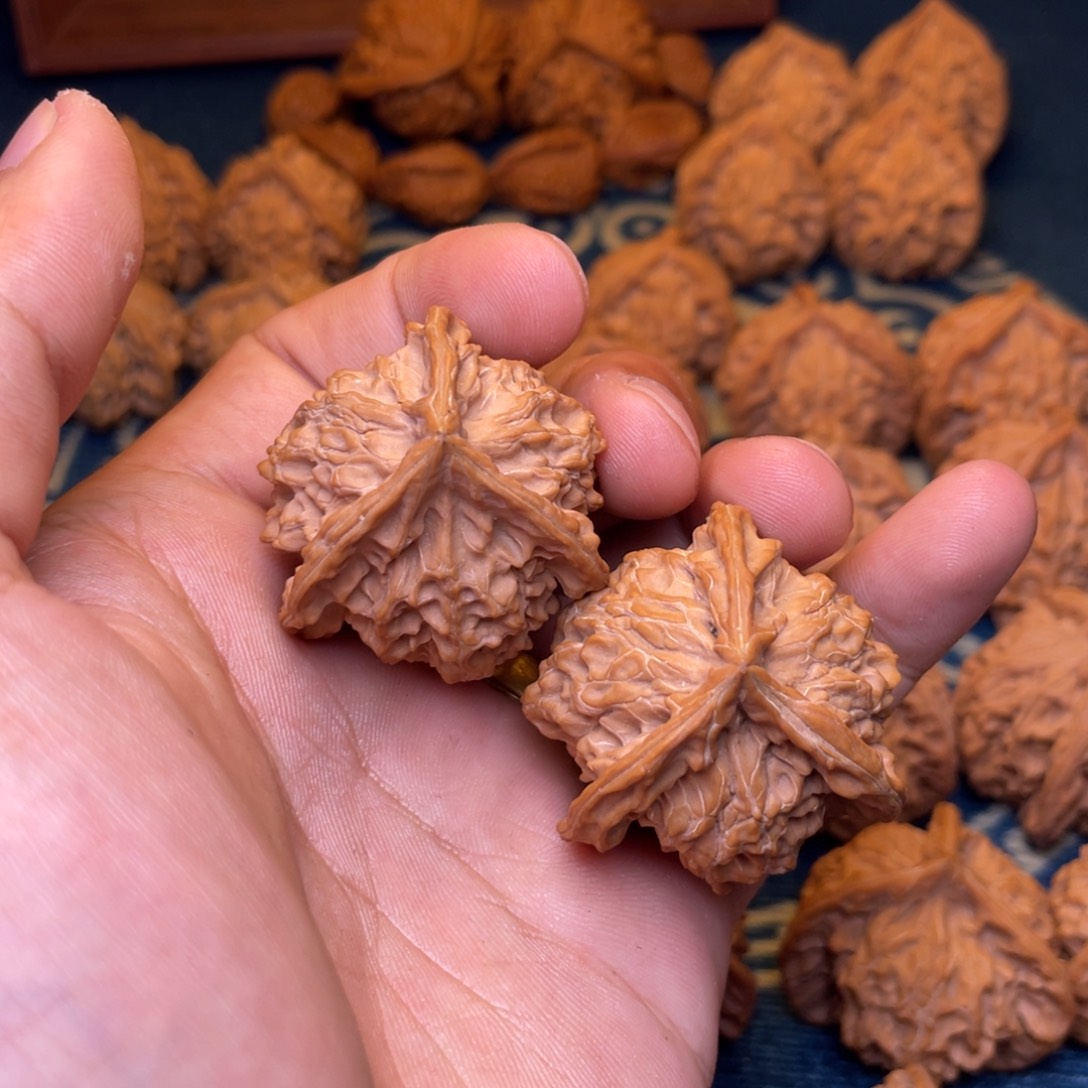 文玩核桃把件空**我盘山