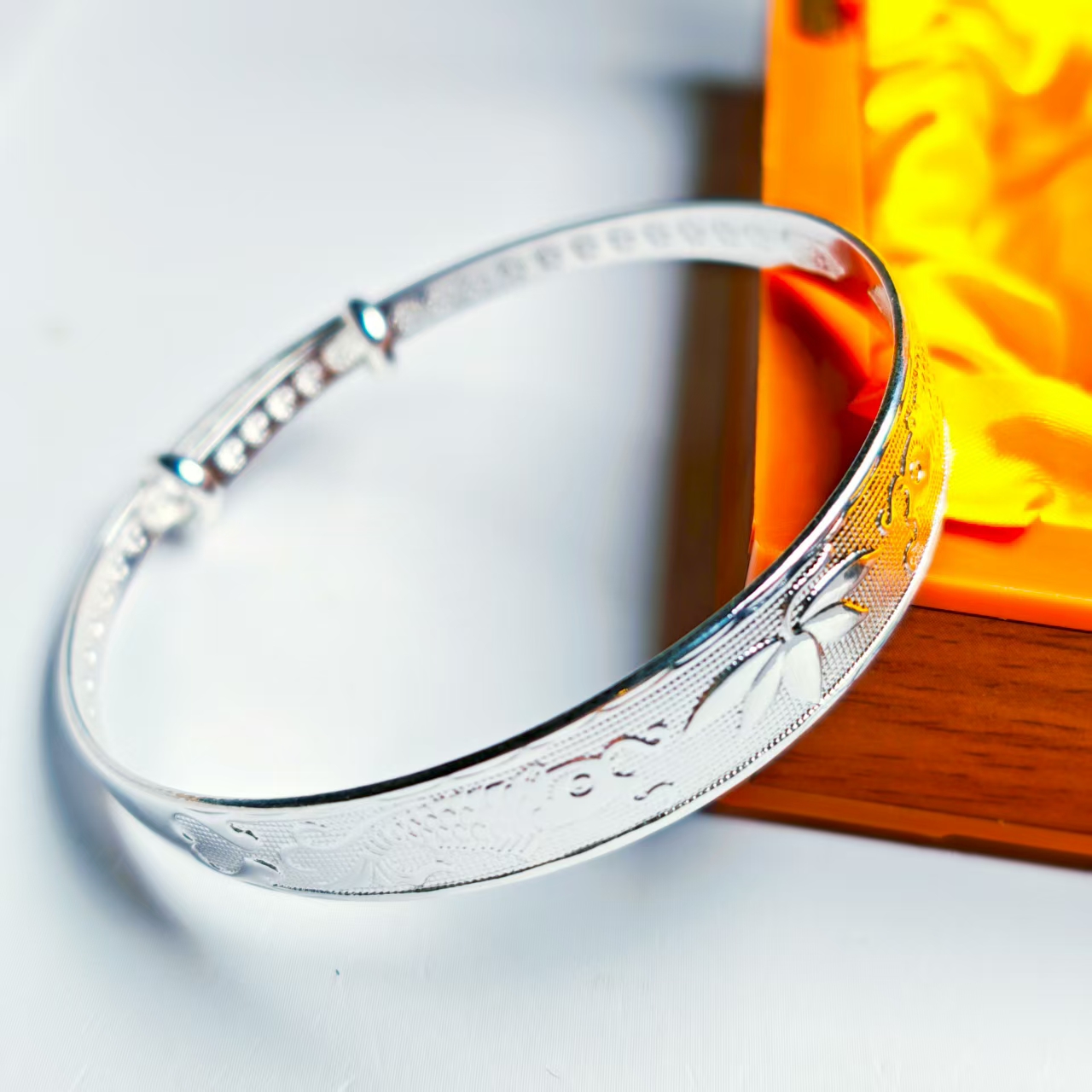 t138通体里外一致纯箔臻奢品时尚手镯