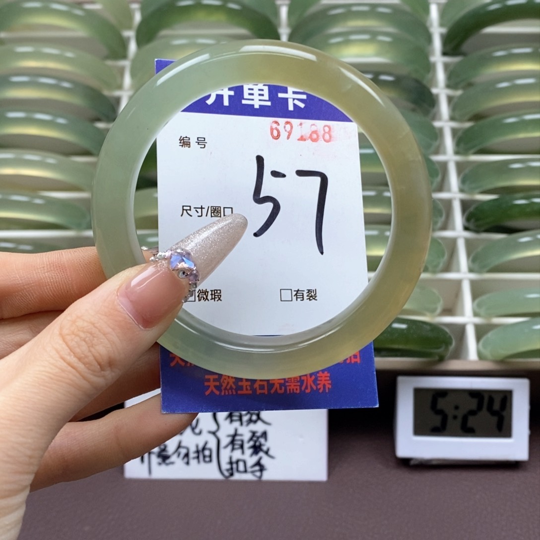 蛇纹石玉手镯未镶嵌