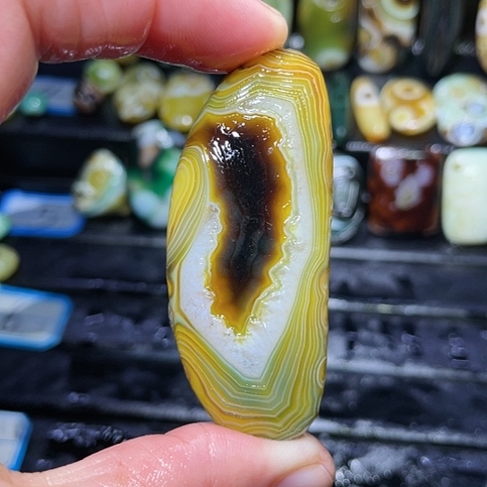 【闪购商品】玛瑙未镶嵌珠宝奇石