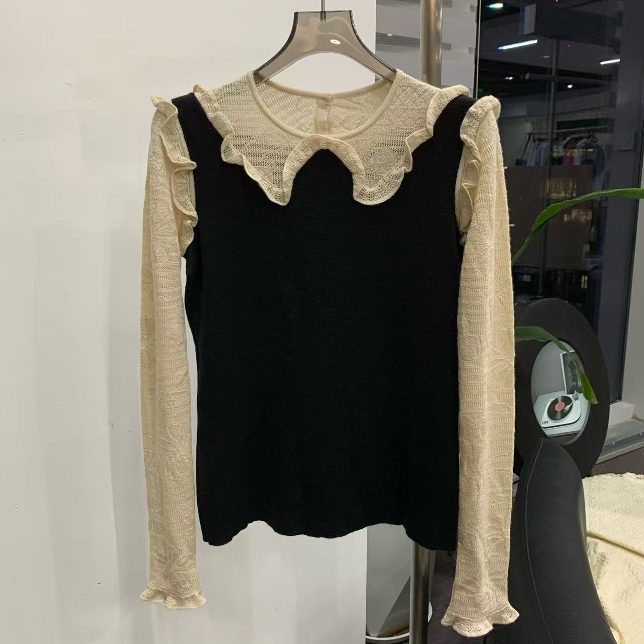 99新 Chanel/香奈儿 荷叶领镂空拼色针织上衣36码