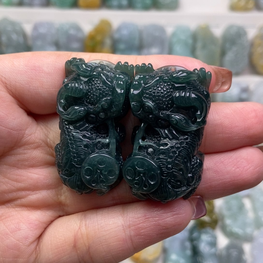 翡翠吊坠(赠链)未镶嵌