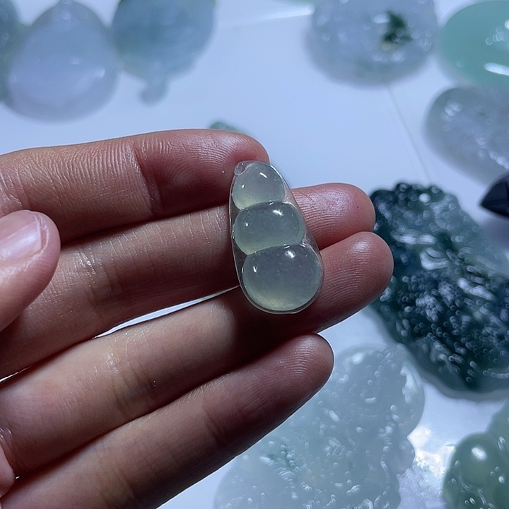 定制翡翠未镶嵌挂件