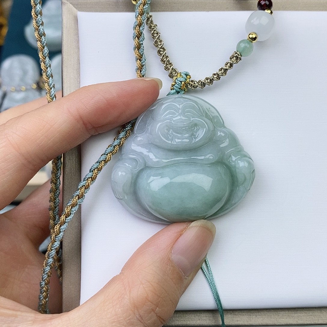 小***鱼翡翠未镶嵌颈饰佛公