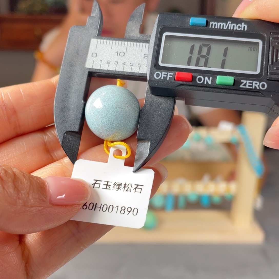 绿松石未镶嵌颈饰