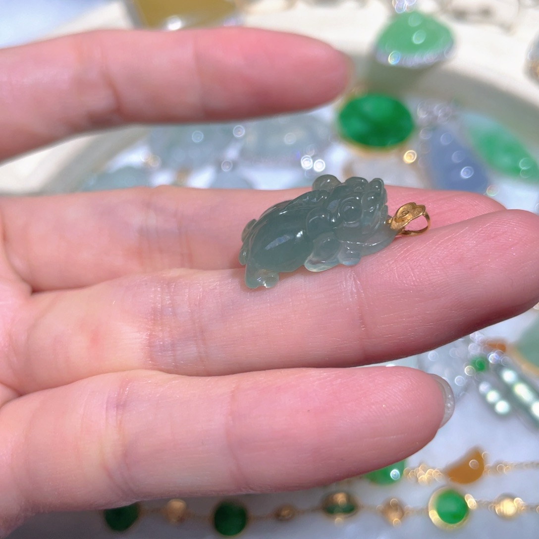 翡翠颈饰18K金镶嵌翡翠