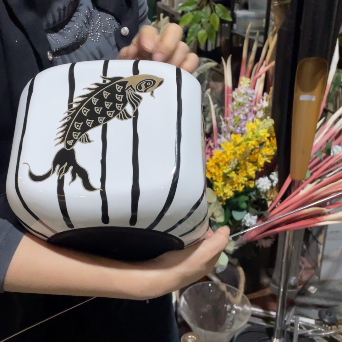 陶瓷花瓶，仿真绿植。