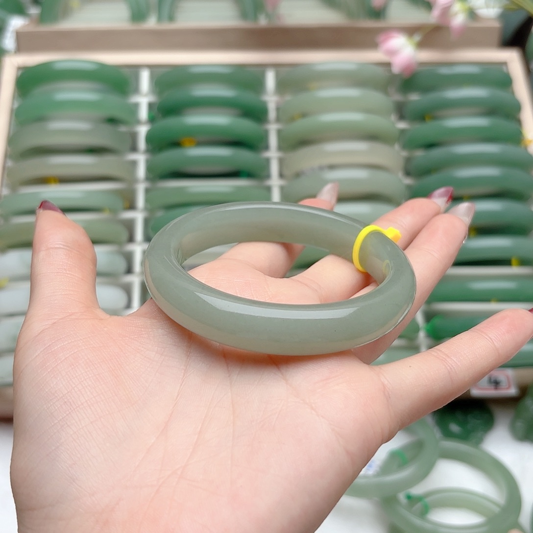 石英质玉手镯未镶嵌58