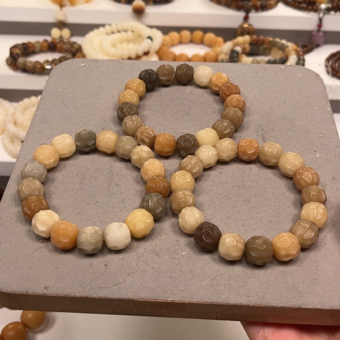 白玉菩提吊坠无相手串一条